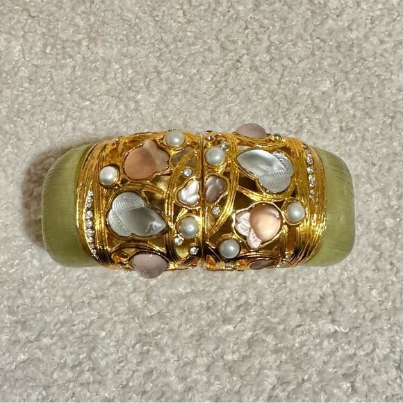 Elegant Gold and Green Bangle Bracelet From ALEXIS!!! SMALL WHITE MARK ONE SIDE! - Picture 2 of 11